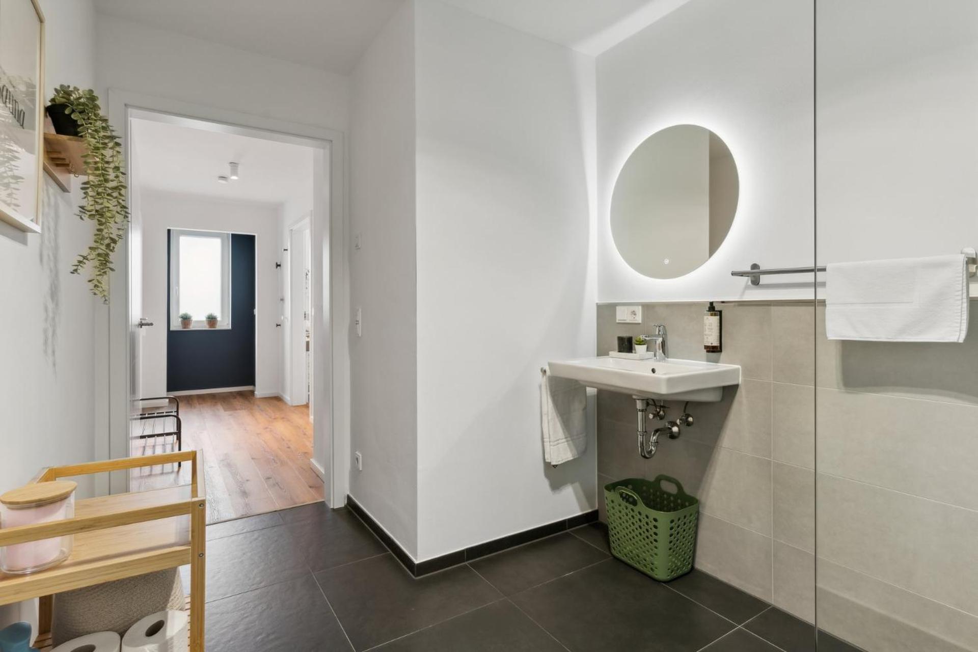 Deluxe In Mit Parkplatz Und Balkon * Bielefeld